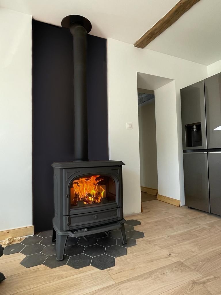 Installation d'un poêle à bois SEGUIN par l'Univers du feu dans le 17